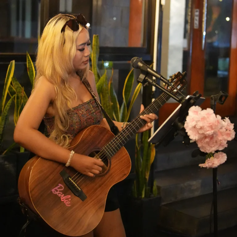 Amber Accoustic Night